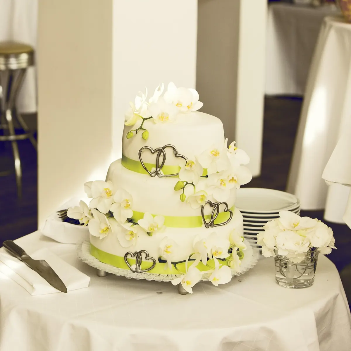 How to Build a Wedding Dessert Table on a Budget: Step-by-Step Checklist